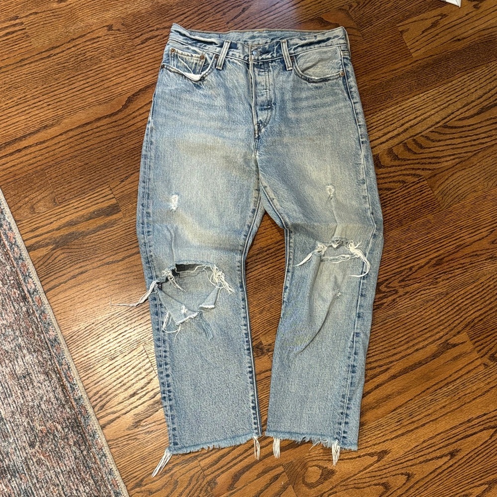 Levi’s Distressed Cropped Blue Jeans
